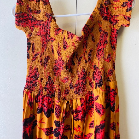 Cute women’s floral jumpsuit 🌺 - Picture 2 of 9